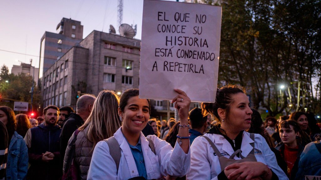 En Una Multitudinaria Movilización La Comunidad Educativa Marchó Desde Todos Puntos Del País 6069